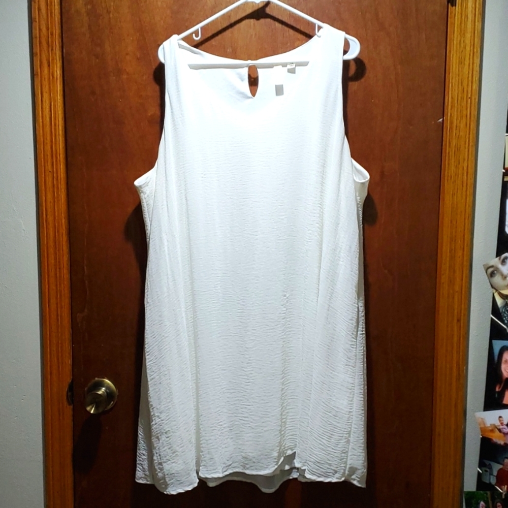 White v-neck shift dress